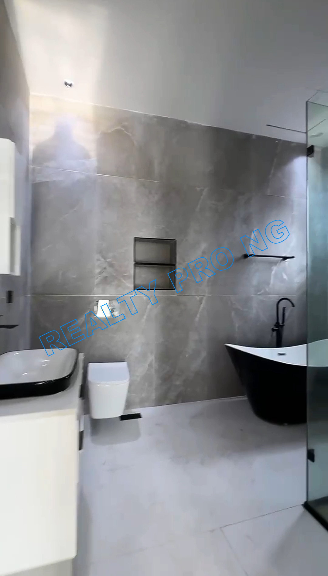 5 Bedroom Detached Duplex With Swimming Pool