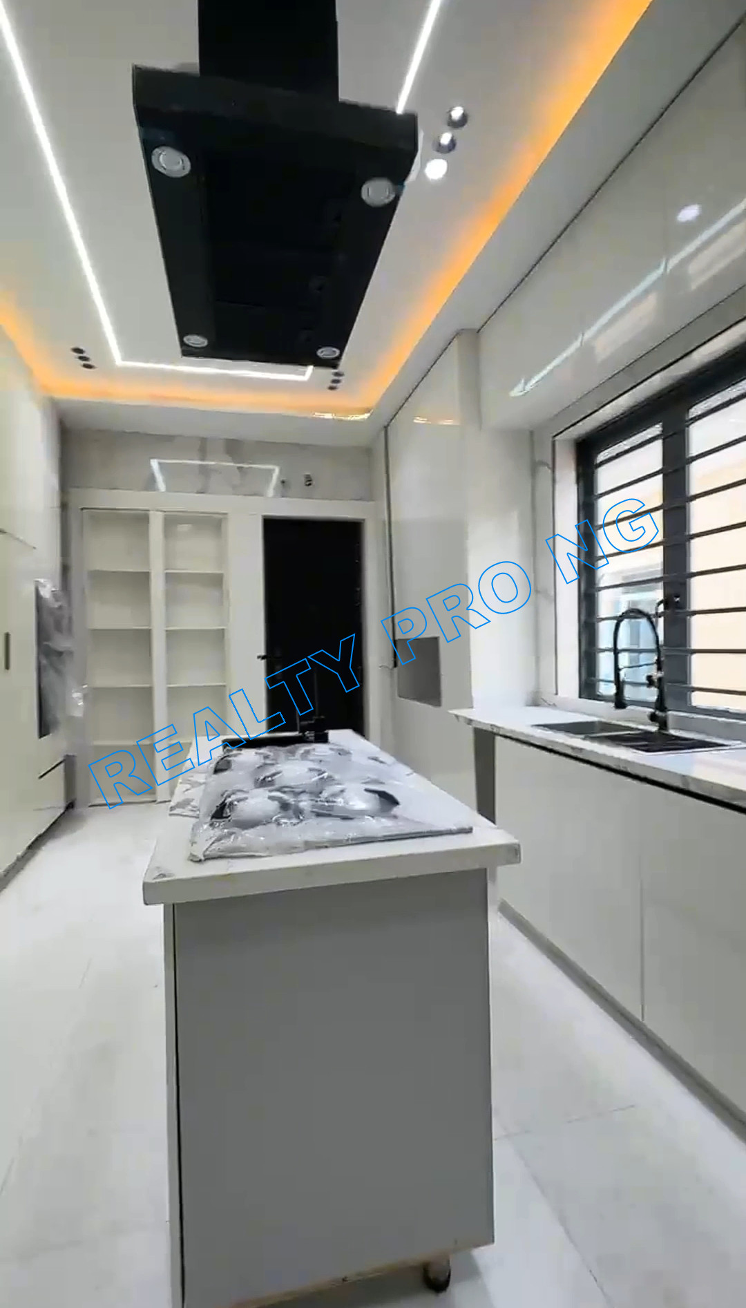 5 Bedroom Detached Duplex With Swimming Pool